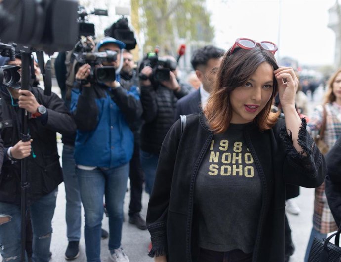 Archivo - La actriz Elisa Mouliaá llega a los Juzgados de Plaza de Castilla para entregar su teléfono móvil a fin de que la Policía Nacional pueda analizar las conversaciones que mantuvieron, a 11 de abril de 2025, en Madrid (España).