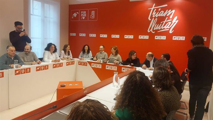 La secretaria general del PSIB, Francina Armengol, preside la reunión de la Comisión Ejecutiva.