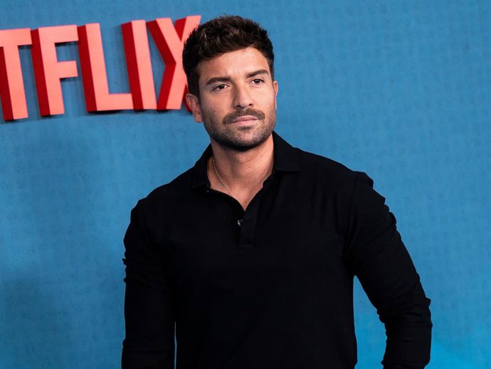 Spanish singer Pablo Alboran attends the photocall for the presentation of the second season of 'Respira', the Netflix drama series.