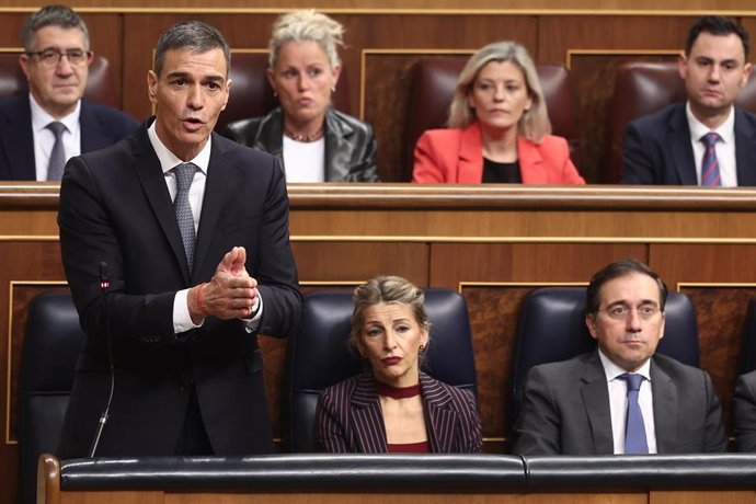 Archivo - El presidente del Gobierno, Pedro Sánchez, interviene durante una sesión de control al Gobierno, en el Congreso de los Diputados.