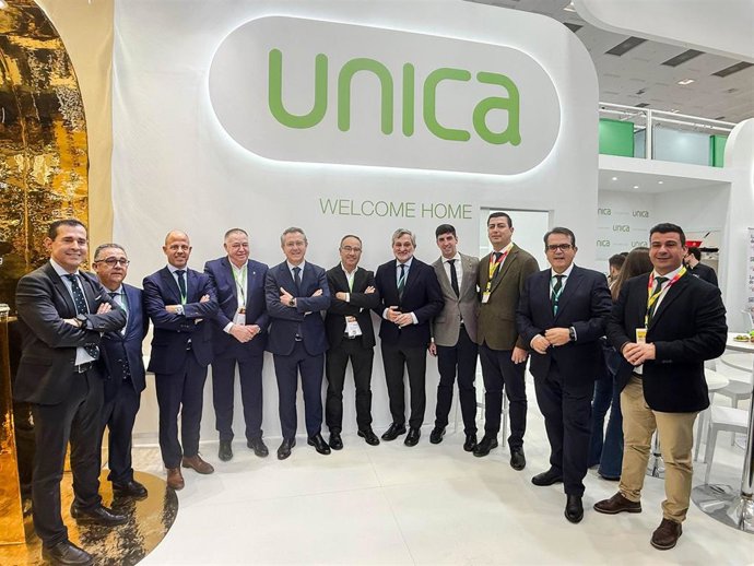 Representantes de la Diputación de Almería apoyan a empresarios agrícolas en la feria Fruit Logistica de Berlín.