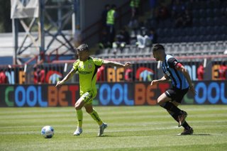 Huachipato vs Universidad de Chile, campeonato 2025             El jugador Universidad de Chile Charles Aranguiz es fotografiado en el encuentro frente a Huachipato en el Estadio Cap, Talcahuano, Chile. 02/11/2025 The player of Universidad de