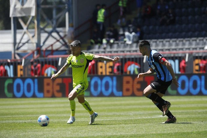 Huachipato vs Universidad de Chile, campeonato 2025             El jugador Universidad de Chile Charles Aranguiz es fotografiado en el encuentro frente a Huachipato en el Estadio Cap, Talcahuano, Chile. 02/11/2025 The player of Universidad de