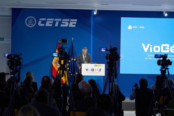 Archivo - El ministro del Interior, Fernando Grande-Marlaska, presentan el nuevo modelo de respuesta policial a la violencia de género. LUGAR: Centro Tecnológico de Seguridad (CETSE), a 15 de enero de 2025, en Madrid (España). 