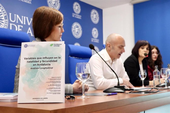 Un momento de la presentación en la Universidad de Almería del estudio sobre natalidad y fecundidad en Andalucía.