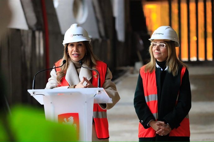 La alcaldesa de Zaragoza, Natalia Chueca, y la consejera municipal de Hacienda y Proyectos Europeos, Blanca Blasco