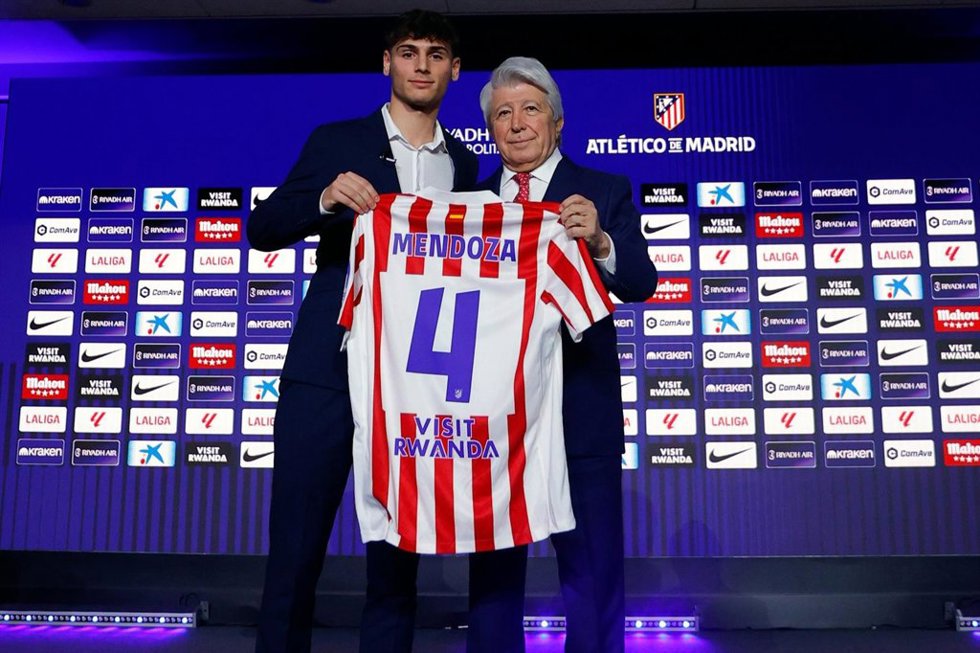 Rodrigo Mendoza, presentado como jugador del Atlético de Madrid.