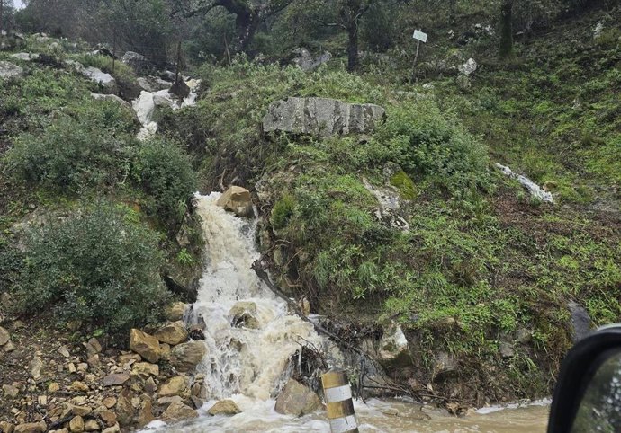 La lluvia ha hecho que los arroyos hayan corrido con fuerza en el municipio malagueño de Gaucín, en el Valle del Genal limítrofe con la provincia de Cádiz, donde se han registrado tres hidrosismos debido al movimiento de aguas subterráneas.