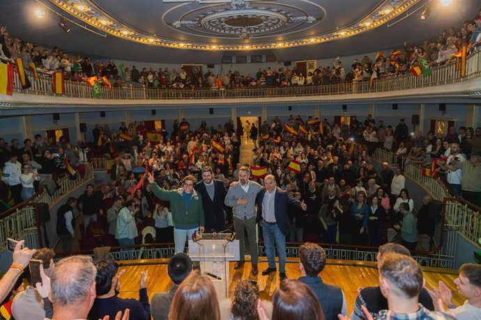 Mitin de Vox en Tarazona con el candidato de Vox a la Presidencia del Gobierno de Aragón, Alejandro Nolasco, y el presidente de Vox, Santiago Abascal, entre otros