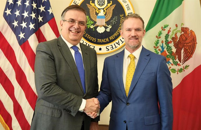 O secretário da Economia do México, Marcelo Ebrard, e o representante comercial dos Estados Unidos, Jamieson Greer.