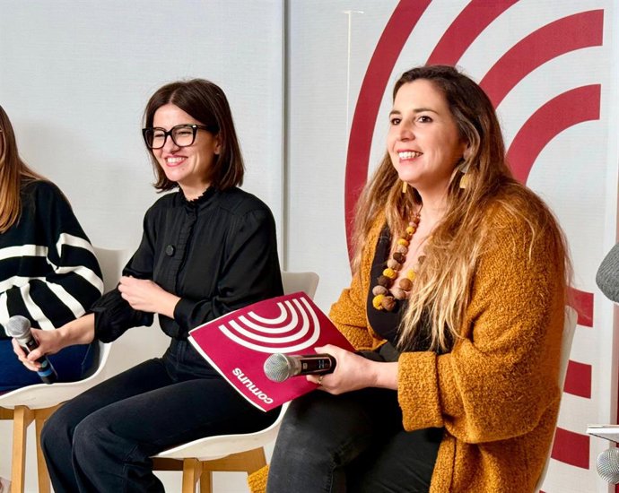 La ministra de Joventut i Infància, Sira Rego, i la coordinadora dels Comuns Candela López