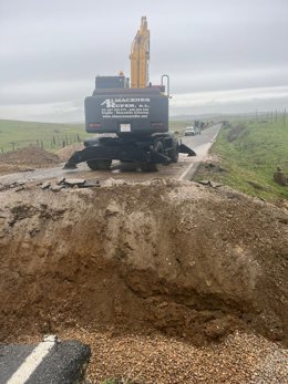 Trabajos de reparación del socavón en la CC-350