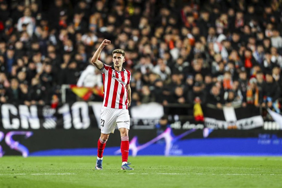 Robert Navarro celebra un gol del Athletic.