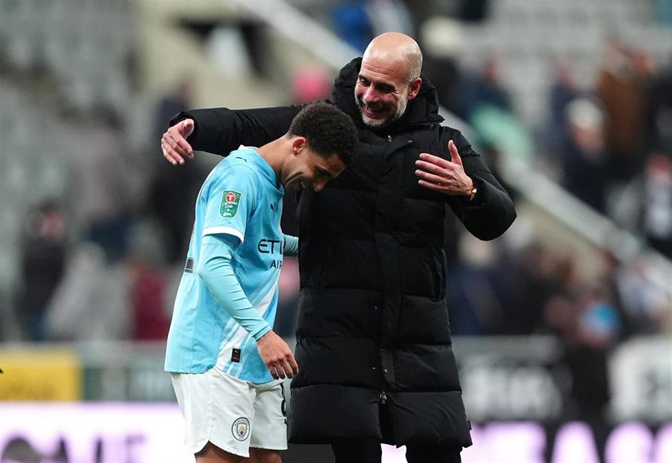 13 January 2026, United Kingdom, Newcastle: Manchester City manager Pep Guardiola (R) celebrates victory with player Rico Lewis after the Egnlish Carabao Cup semi-final first leg soccer match between Newcastle United and Manchester City at St James' Par