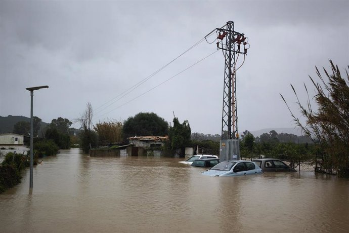 Imágenes de las inundaciones en San Martín del Tesorillo. A 4 de febrero de 2026 en San Martín del Tesorillo, Cádiz (Andalucía, España).El pueblo San Martín del Tesorillo ha quedado total mente incomunicado por el desbordamiento del río Guadiaro y el Hozg
