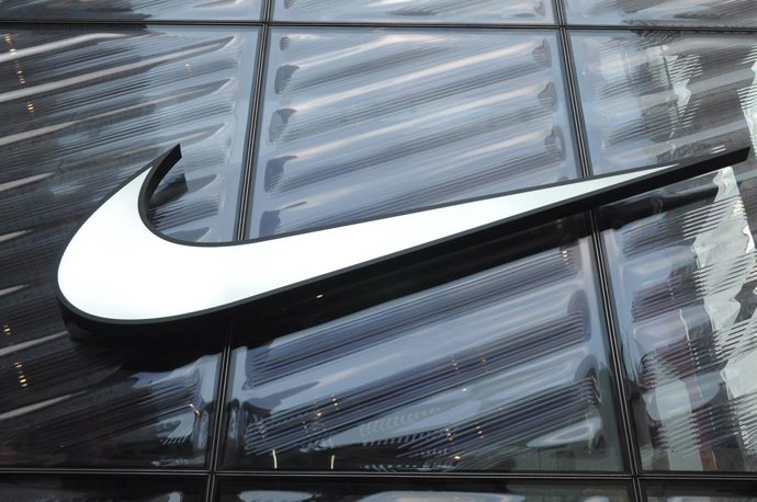 Archivo - September 5, 2025, New York, United States: A Nike store is seen on Fifth Avenue in Manhattan, New York City.