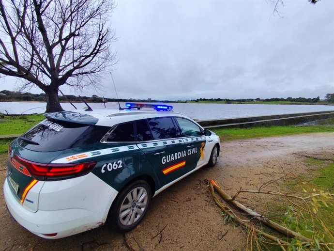 Once carreteras y un carril de la A-5 en Trujillo, cortados por agua o nieve