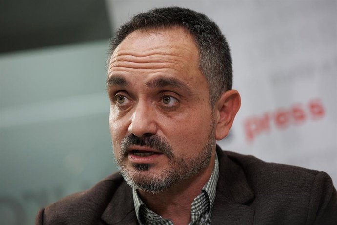 Archivo - El alcalde de Móstoles, Manuel Bautista, durante una entrevista para Europa Press, a 14 de noviembre de 2023, en Móstoles, Madrid (España). 