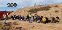 La Policía Nacional localiza a 72 trabajadores del campo en situación irregular en Lorca