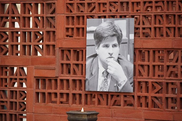 Archivo - Homenaje a Gregorio Ordóñez durante el primer pleno del año en el Parlamento Vasco