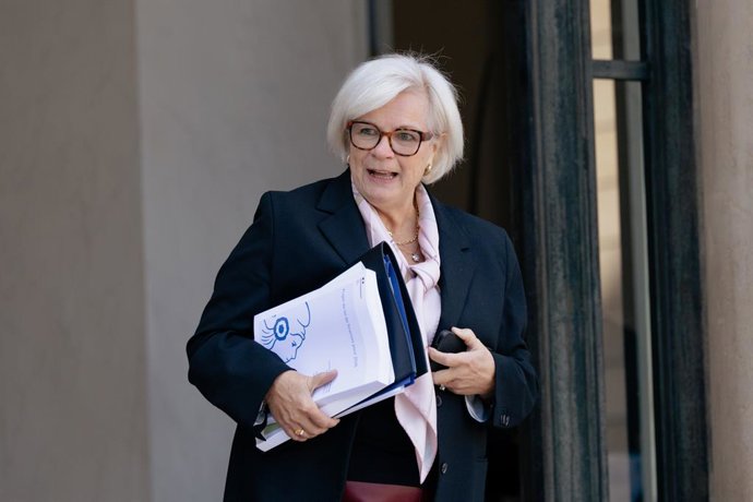 Archivo - Arquivo - 14 de outubro de 2025, Paris, França: Reunião semanal do gabinete no Palácio do Eliseu - Ministra das Forças Armadas e dos Veteranos da França, Catherine Vautrin POLÍTICA, CONSELHO DE MINISTROS
