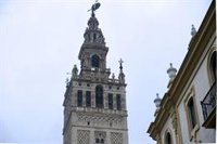 La Giralda de Sevilla abrirá al público tras comprobar los técnicos que no hay riesgo de más caídas de remates