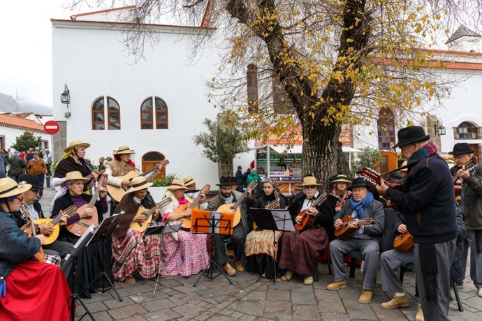 Fiestas del Almendro en Flor de Tejeda 2026: el espectáculo que tiñe de blanco el corazón de Gran Canaria