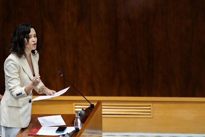 Archivo - La presidenta de la Comunidad de Madrid, Isabel Díaz Ayuso, en un Pleno de la Asamblea