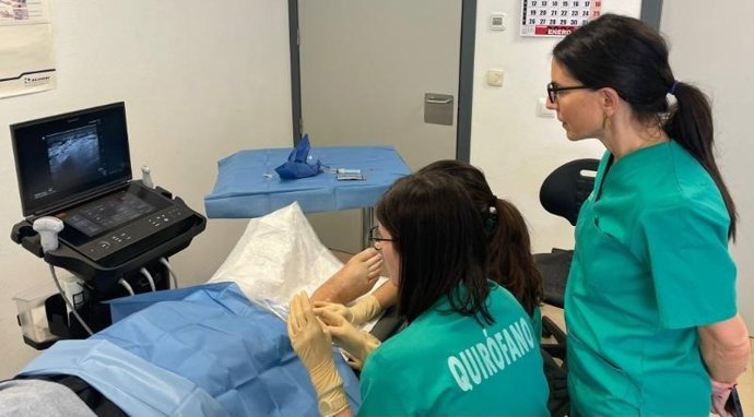 Un equipo de la Fundación Jiménez Díaz aprende en el Hospital Universitario de Calahorra a aplicar la técnica de crioneurolisis en pacientes con dolor