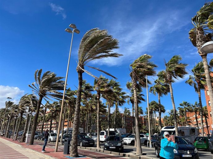 Archivo - Rachas de viento en Almería.