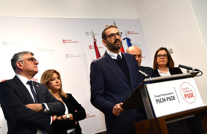 El secretario de Organización del PSOE y el vicepresidente segundo de C-LM en rueda de prensa.