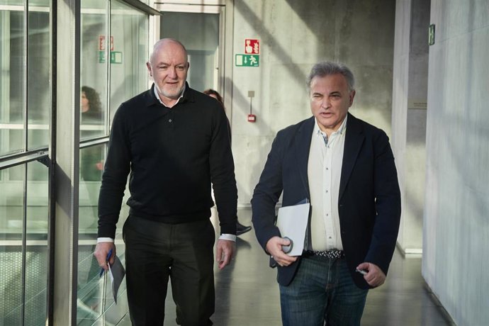 El parlamentario de UPN, Pedro González, junto al portavoz parlamentario, Javier Esparza.