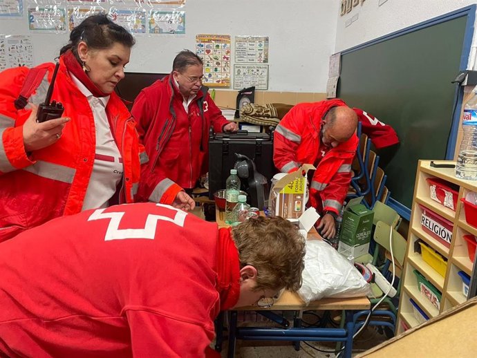 Imagen del montaje de un albergue en Dúdar (Granada).