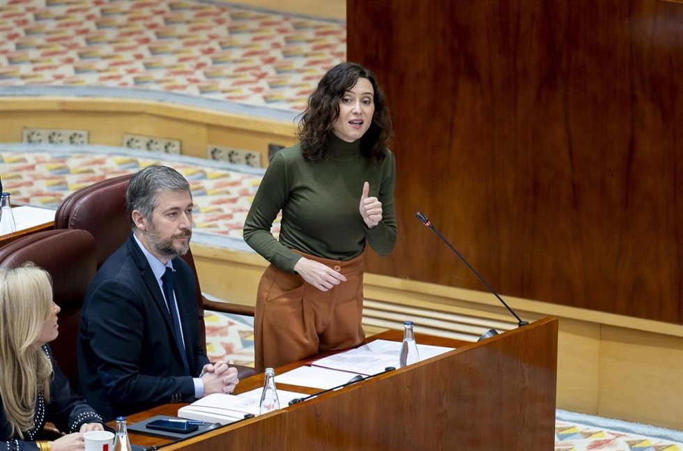 La presidenta de la Comunidad de Madrid, Isabel Díaz Ayuso, durante el pleno en la Asamblea de Madrid, a 5 de febrero de 2026, en Madrid (España). Ayuso, se reencuentra hoy con su oposición parlamentaria --Más Madrid, PSOE y Vox-- en el primer pleno de 