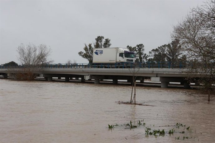 El río Guadalete desborda sus márgenes a su paso por la zona de Las Pachecas en Jerez de la Frontera (Cádiz) provocando importantes inundaciones. A 4 de febrero de 2026, en Jerez de la Frontera, Cádiz (Andalucía, España).