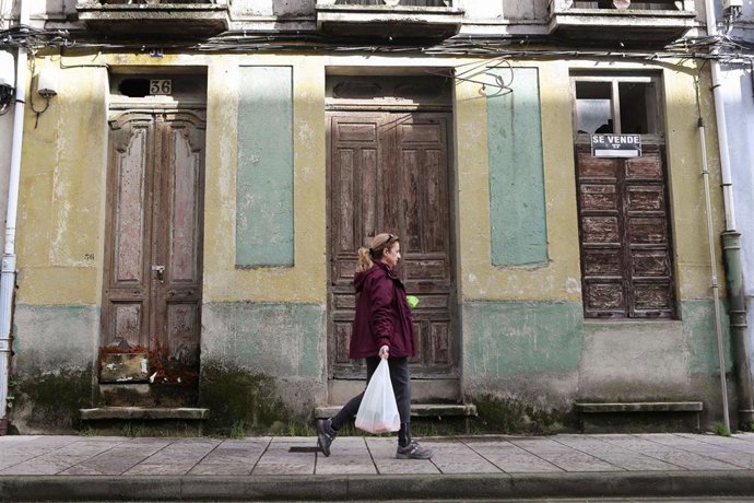 Archivo - Viviendas vacías y deshabitadas en los barrios lucenses de Feijoo y A Milagrosa, a 15 de noviembre de 2025, en Lugo, Galicia (España). El presidente de Cáritas Española, Manuel Bretón, ha señalado que, según el informe FOESSA, en España hay más 