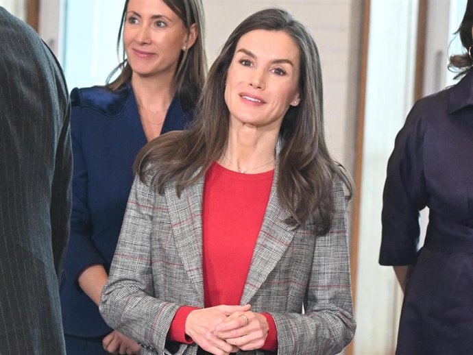 Doña Letizia ha apostado por un look versátil en la Reunión Anual del Patronato de las Colecciones Reales