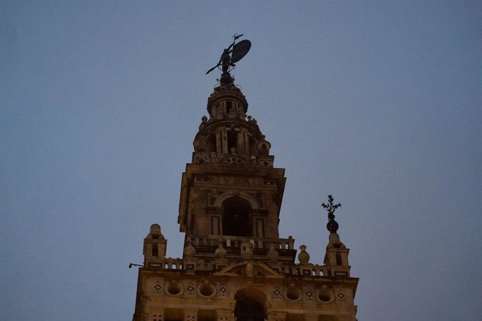 Desprendimentos na Giralda de Sevilha devido aos fortes ventos da tempestade Leonardo