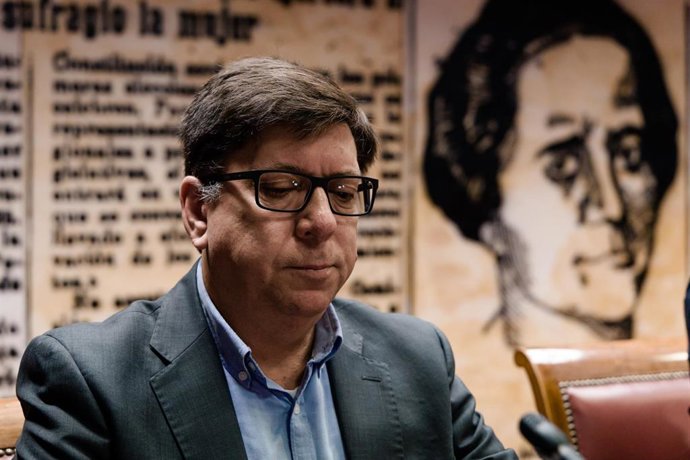 El exdirigente socialista Paco Salazar comparece durante la Comisión de Investigación del ‘caso Koldo’, en el Senado, a 5 de febrero de 2026, en Madrid (España). La comisión de investigación del Senado sobre el 'caso Koldo' interroga al exdirigente social