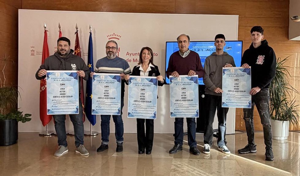 La concejala de Educación y Atención a la Ciudadanía, Belén López, presenta el I Concurso de Cortos '3,2,1...¡Acción!' contra la violencia escolar, dirigido a los alumnos del municipio