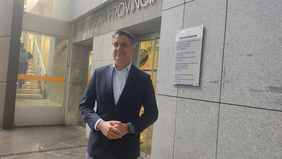 El diputado del PP, Manuel Cifuentes, ante la Audiencia Provincial.