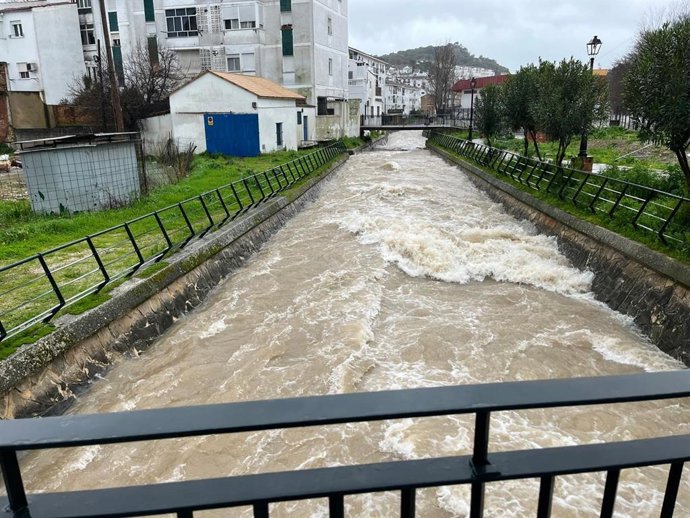 Imagen del río Ubrique a su paso por esta localidad de la sierra de Cádiz.
