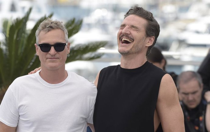 Pedro Pascal sustutuye a Joaquin Phoenix en De noche, el romance gay de Todd Haynes