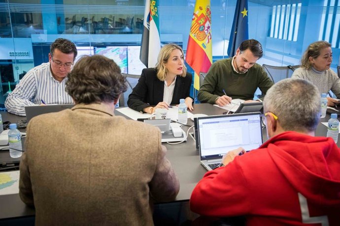 La presidenta de la Junta de Extremadura en funciones, María Guardiola, preside el CECOP convocado por las fuertes lluvias en la región