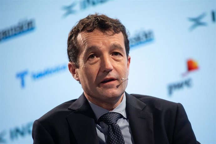 Archivo - El presidente ejecutivo de INDRA, Ángel Escribano, interviene en una mesa redonda durante un encuentro de la industria de Defensa, en Zénit The Studio, a 17 de marzo de 2025, en Madrid (España). El diario Expansión organiza el encuentro ‘INDUSTR