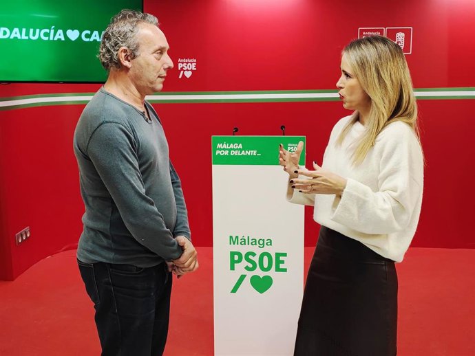 La secretaria de Educación del PSOE de Andalucía, Patricia Alba, junto al al secretario de Educación del PSOE malagueño, Antonio Ruiz.