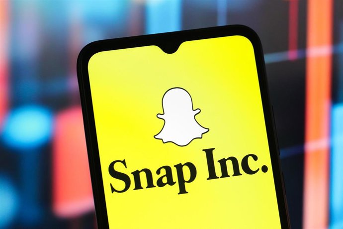 Archivo - June 29, 2025, Canada: In this photo illustration, the Snap Inc logo is seen displayed on a smartphone screen.