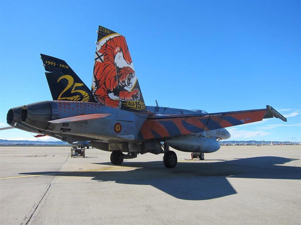 Archivo - Un caza F-18 del Ala 15 en la Base Aérea de Zaragoza