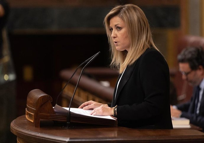 Archivo - La portavoz del grupo socialista en las Cortes regionales, Ana Isabel Abengózar, durante una sesión plenaria en el Congreso de los Diputados
