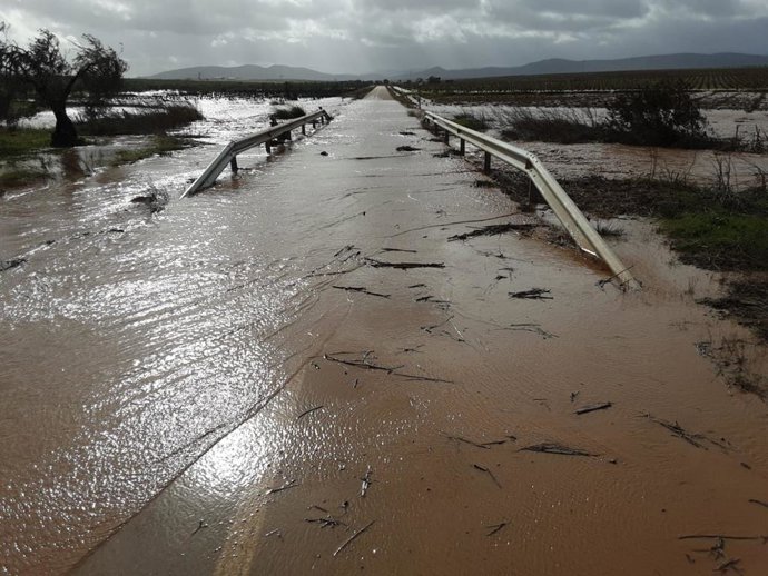 Carretera BA-126 afectada por la borrasca Leonardo
